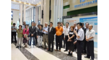 台湾企业家考察团一行莅临腾博官网考察