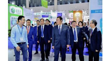 四川农博会在成都开幕 省委常委屈木史哈、副省长尧斯丹等向导视察腾博官网展位