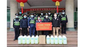 与战“疫”者偕行，，，，，，腾博官网向南宁市公安局高新分局捐赠防疫物资