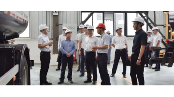 中国人民银行南宁中心支行、中国银行广西区分行向导莅临腾博官网调研